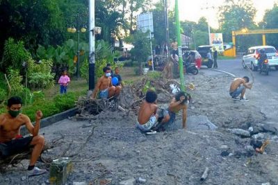 Himpunan Mahasiswa Lamaholot Protes Penebangan Pohon Jalan Catur Warga – Pendidikan