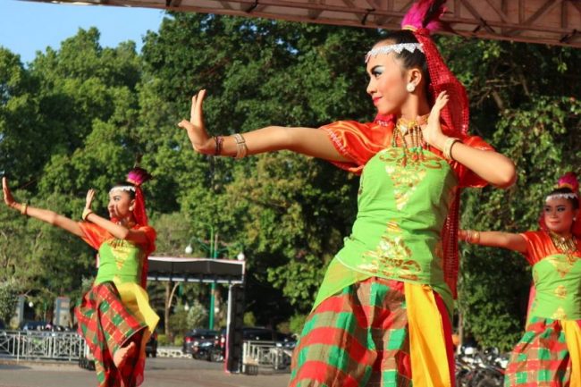 Kenali 5 Aksi Pertunjukan Wisata Budaya Favorit yang ada di Kota Mataram