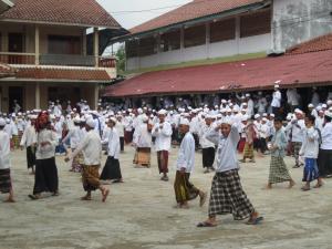 Lingkaran Jokowi lecehkan pesantren, elite PKS pasang badan ngebela: Umat Islam jangan…