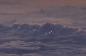 Geger! Gerombolan cahaya diduga UFO melintas di Laut China Selatan, alien invasi Bumi?