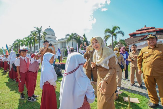 Sikat Gigi Serentak Sambut HKGN 2022, Libatkan Ribuan Siswa Sekolah Dasar se-Kabupaten Lombok Barat