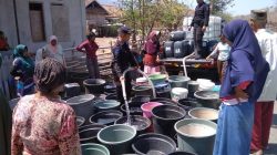 Brimob KSB Distribusikan Ribuan Liter Air Bersih untuk Atasi Krisis Kemarau