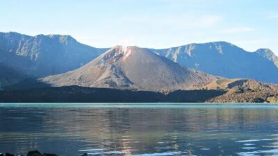 Menikmati Keindahan Gunung Rinjani, Destinasi Favorit Pendaki